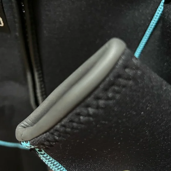 New Sea Skin Women's Black and Blue Full Body Wetsuit Size S - Picture 4 of 10